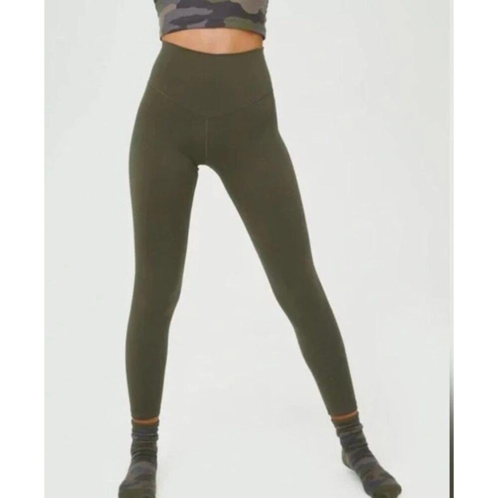 Aerie offline real me size small olive green leggings. Medium rise, inseam 25.5”